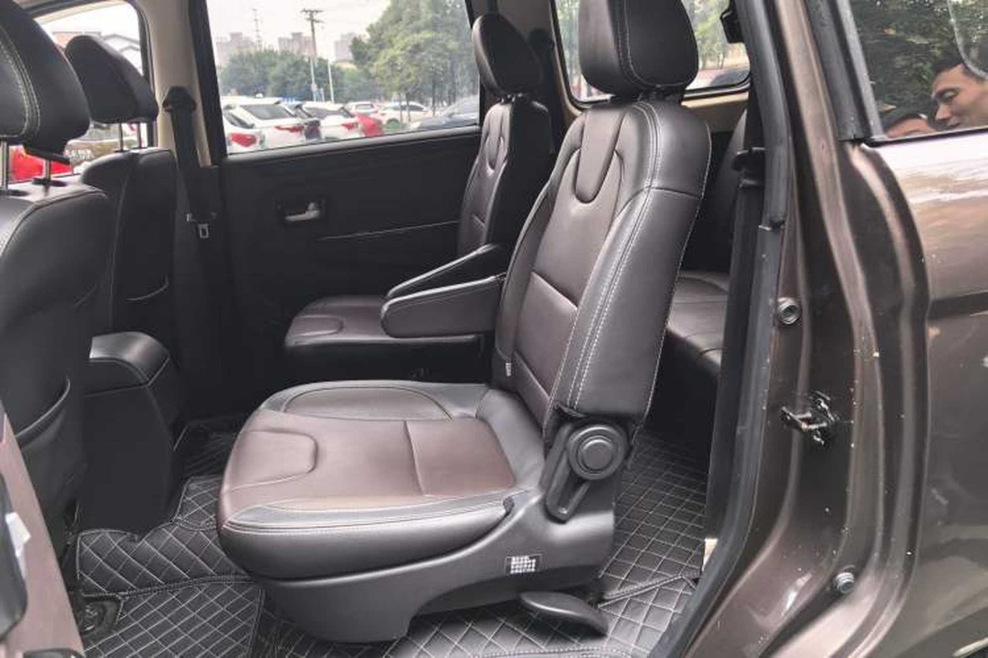 Used Dongfeng Fengon 330 2019 1.5L 330S Manual Comfort Version China VI Standard Left Rear Seat