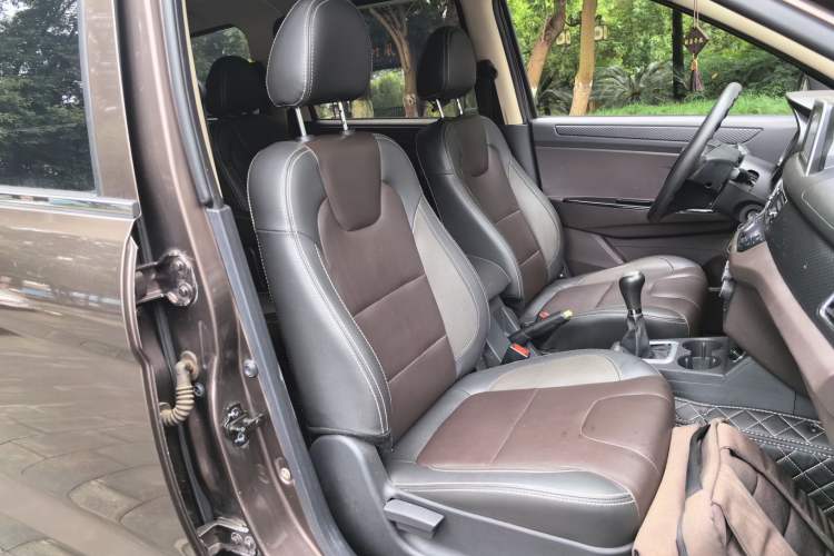 Used Dongfeng Fengon 330 2019 1.5L 330S Manual Comfort Version China VI Standard Right Front Seat