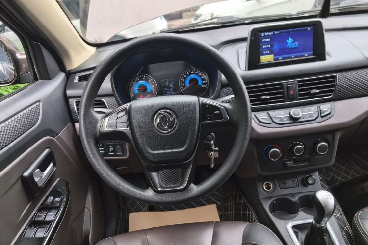 Used Dongfeng Fengon 330 2019 1.5L 330S Manual Comfort Version China VI Standard Steering Wheel