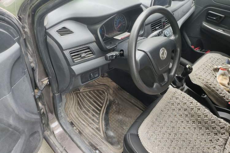 Used Dongfeng Fengon 330 2019 1.5L 330S Manual Luxury Van China VI Standard Driver Seat