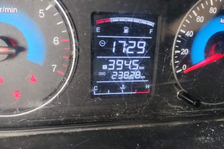Used Dongfeng Fengon 330 2019 1.5L 330S Manual Luxury Van China VI Standard Odometer Close Up
