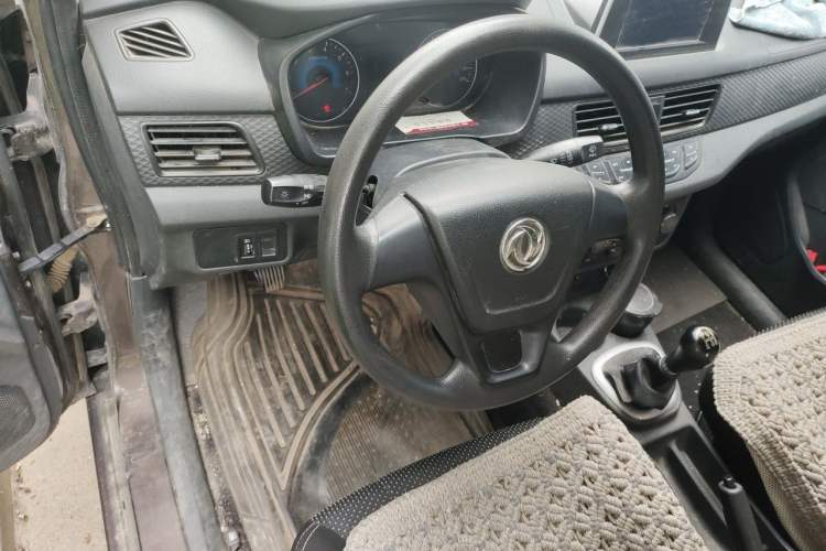 Used Dongfeng Fengon 330 2019 1.5L 330S Manual Luxury Van China VI Standard Steering Wheel