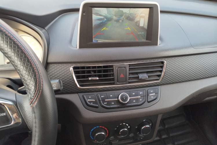 Used Dongfeng Fengon 330 2019 1.5L 330S Manual Comfort Version China VI Standard Audio And AC Panel