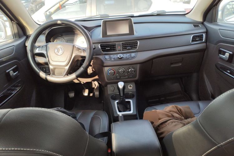 Used Dongfeng Fengon 330 2019 1.5L 330S Manual Comfort Version China VI Standard Center Console