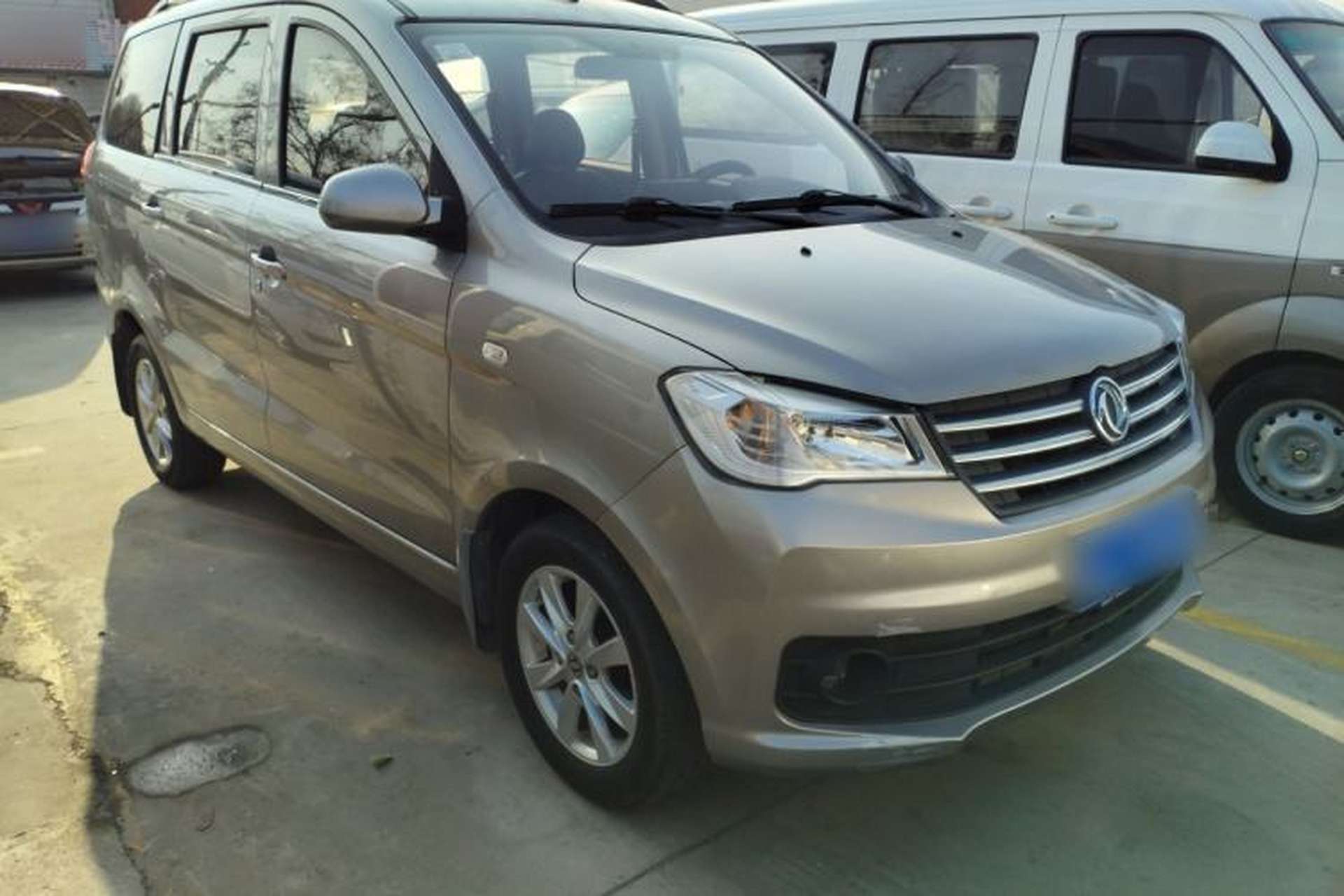Used Dongfeng Fengon 330 2019 1.5L 330S Manual Comfort Version China VI Standard Front Right 45 Deg