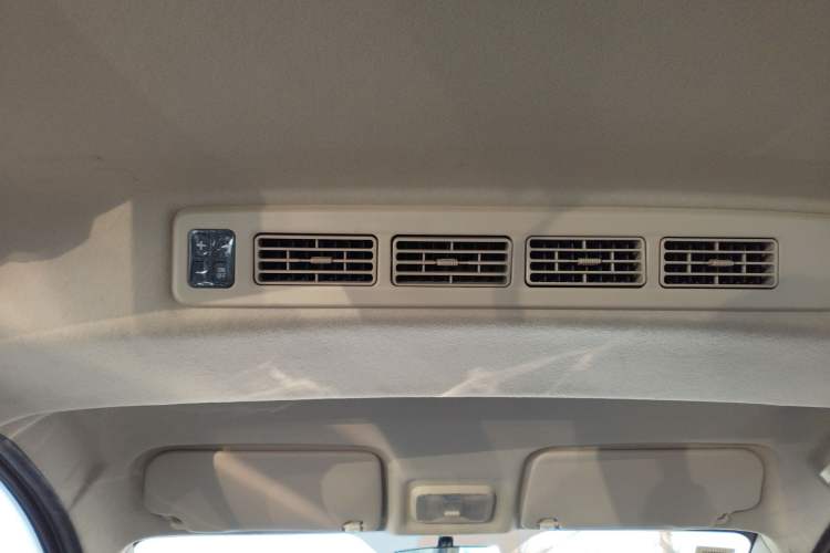 Used Dongfeng Fengon 330 2019 1.5L 330S Manual Comfort Version China VI Standard Headliner