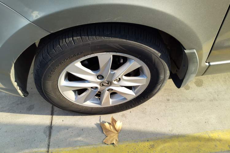 Used Dongfeng Fengon 330 2019 1.5L 330S Manual Comfort Version China VI Standard Left Front Wheel Hub