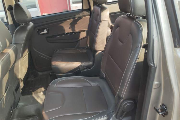 Used Dongfeng Fengon 330 2019 1.5L 330S Manual Comfort Version China VI Standard Left Rear Seat