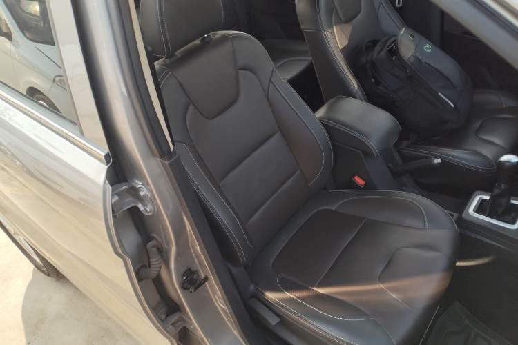 Used Dongfeng Fengon 330 2019 1.5L 330S Manual Comfort Version China VI Standard Right Front Seat