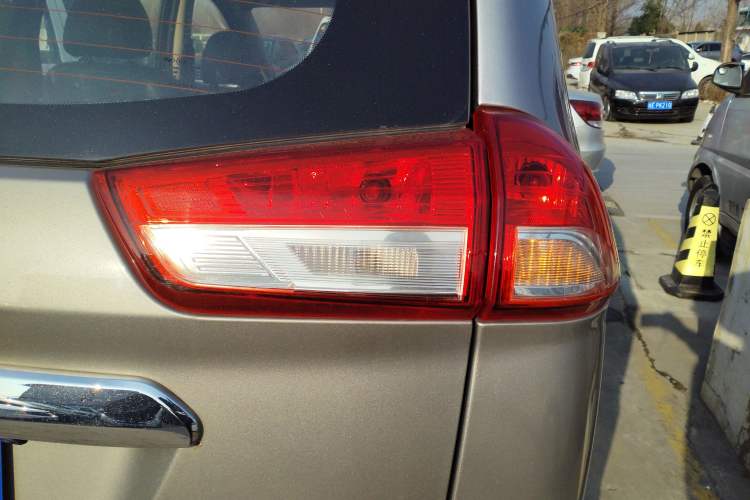 Used Dongfeng Fengon 330 2019 1.5L 330S Manual Comfort Version China VI Standard Right Rear Taillight