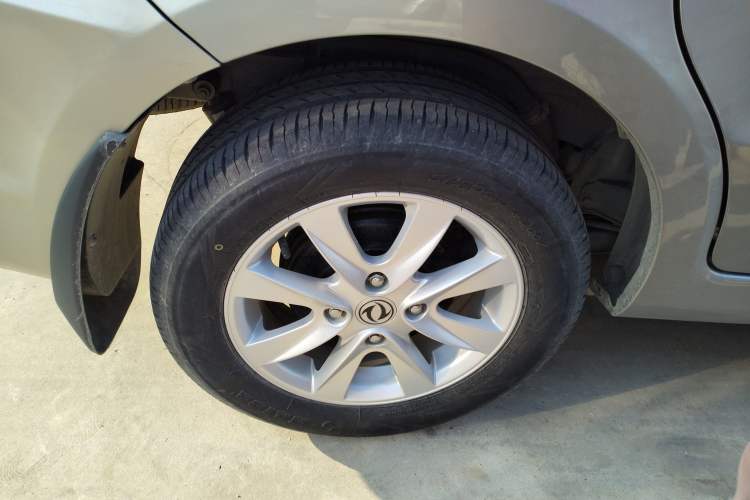 Used Dongfeng Fengon 330 2019 1.5L 330S Manual Comfort Version China VI Standard Right Rear Wheel Hub