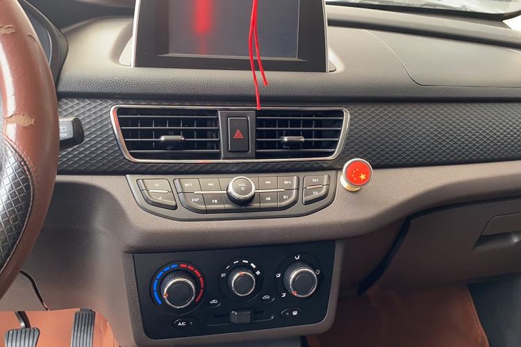 Used Dongfeng Fengon 330 2019 1.5L 330S Manual Comfort Version China VI Standard Audio And AC Panel