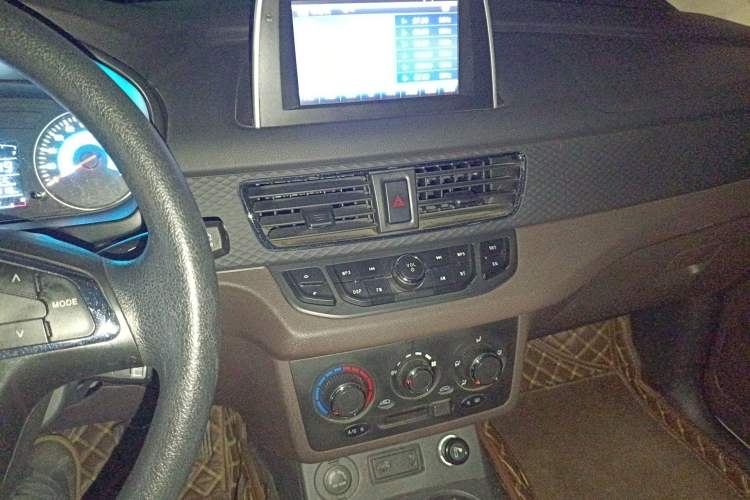 Used Dongfeng Fengon 330 2019 1.5L 330S Manual Comfort Version China VI Standard Audio And AC Panel