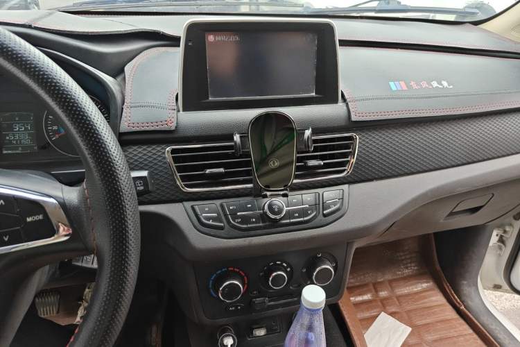 Used Dongfeng Fengon 330 2019 1.5L 330S Manual Comfort Version China VI Standard Audio And AC Panel