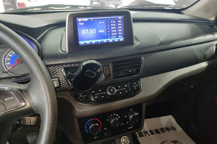 Used Dongfeng Fengon 330 2019 1.5L 330S Manual Comfort Version China VI Standard Audio And AC Panel