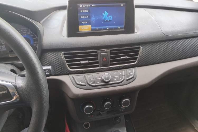 Used Dongfeng Fengon 330 2019 1.5L 330S Manual Comfort Version China VI Standard Audio And AC Panel