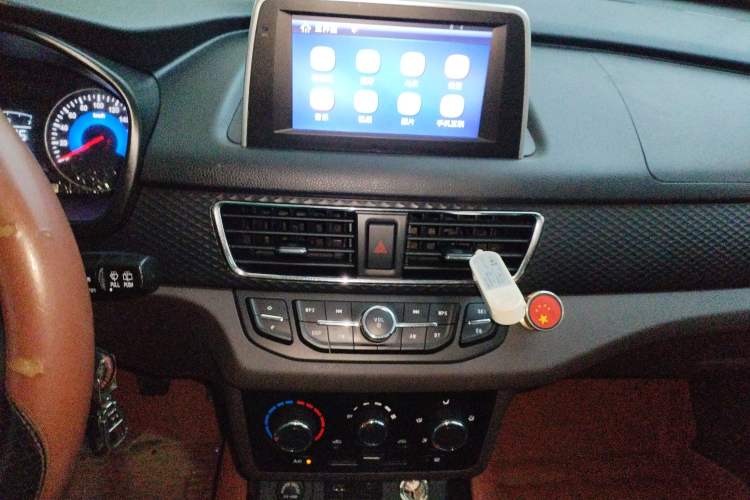 Used Dongfeng Fengon 330 2019 1.5L 330S Manual Comfort Version China VI Standard Audio And AC Panel