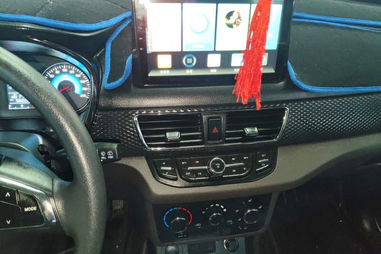 Used Dongfeng Fengon 330 2019 1.5L 330S Manual Comfort Version China VI Standard Audio And AC Panel