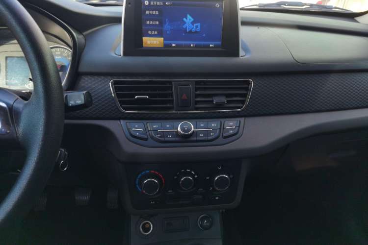 Used Dongfeng Fengon 330 2019 1.5L 330S Manual Comfort Version China VI Standard Audio And AC Panel