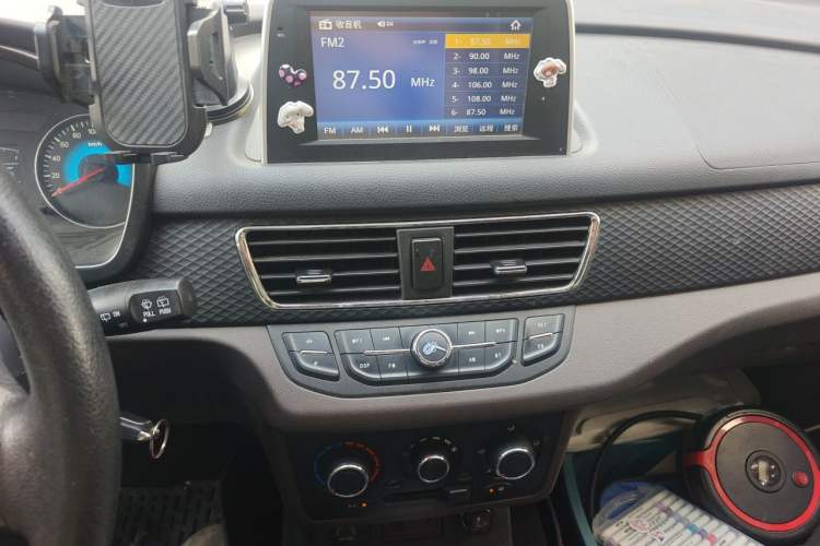 Used Dongfeng Fengon 330 2019 1.5L 330S Manual Comfort Version China VI Standard Audio And AC Panel
