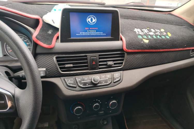 Used Dongfeng Fengon 330 2019 1.5L 330S Manual Comfort Version China VI Standard Audio And AC Panel