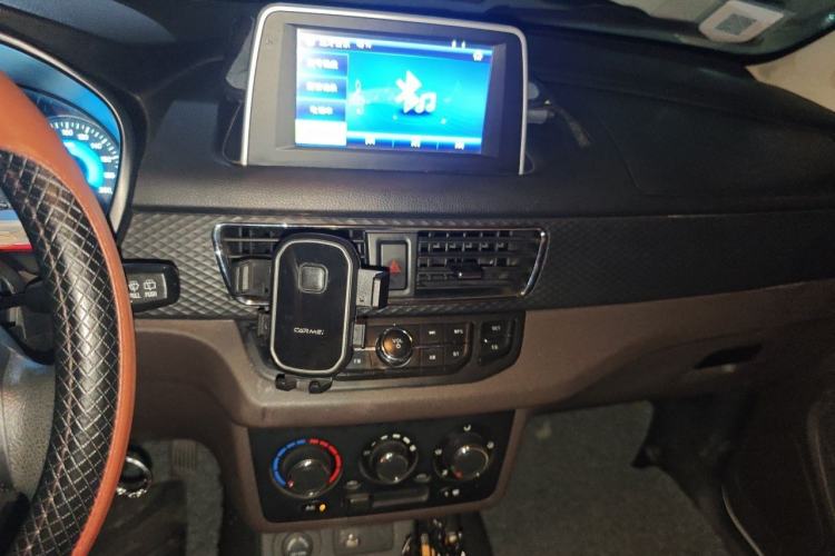 Used Dongfeng Fengon 330 2019 1.5L 330S Manual Comfort Version China VI Standard Audio And AC Panel