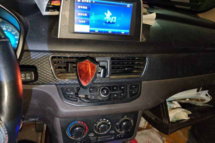 Used Dongfeng Fengon 330 2019 1.5L Manual Practical II China VI Audio And AC Panel