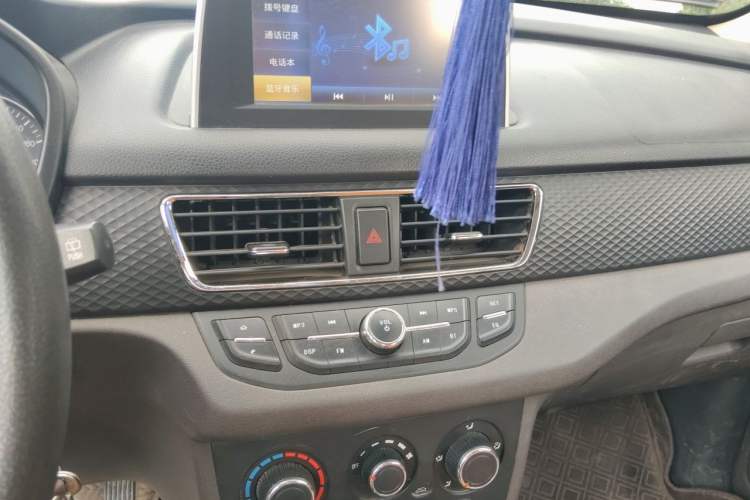 Used Dongfeng Fengon 330 2019 1.5L 330S Manual Luxury Edition China VI Standard Audio And AC Panel