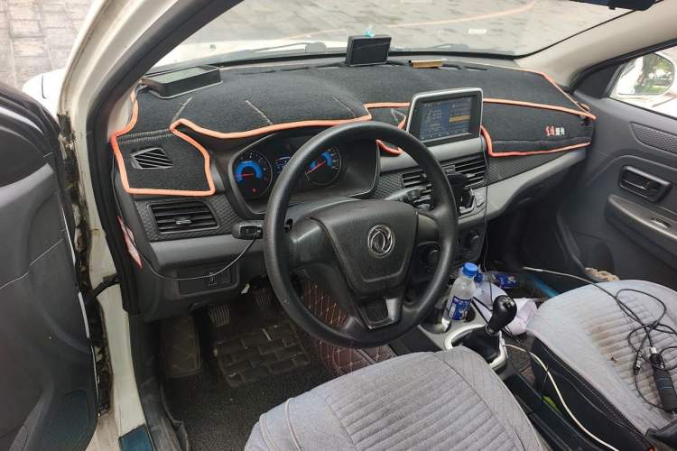 Used Dongfeng Fengon 330 2019 1.5L 330S Manual Luxury Van China VI Standard Center Console
