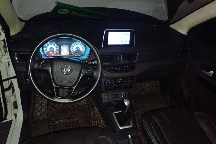 Used Dongfeng Fengon 330 2019 1.5L 330S Manual Comfort Version China VI Standard Center Console