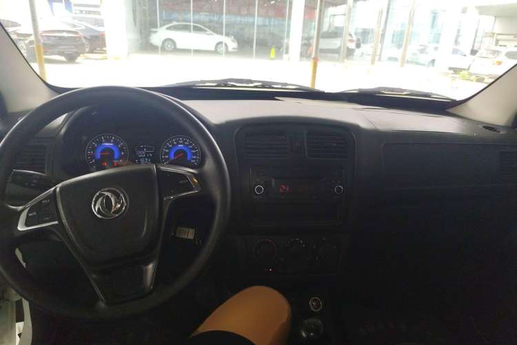 Used Dongfeng Fengon 330 2019 1.5L Manual Utility Grade I China VI Center Console