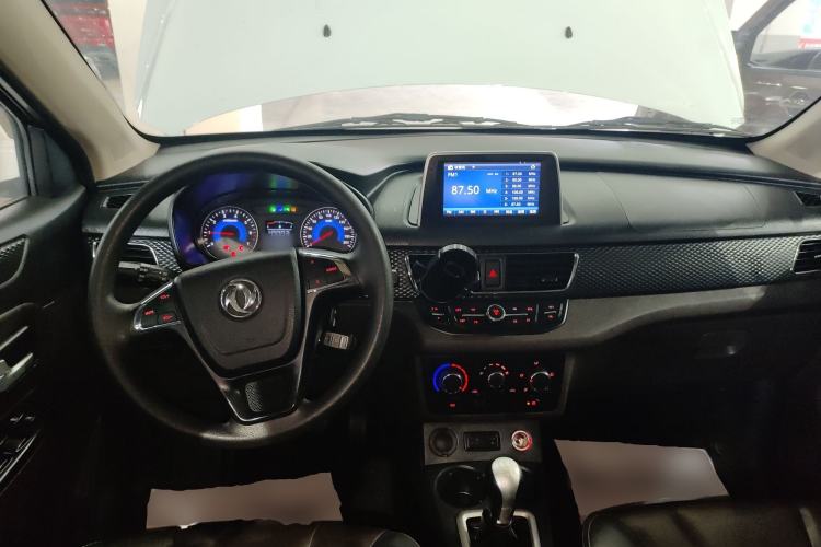 Used Dongfeng Fengon 330 2019 1.5L 330S Manual Comfort Version China VI Standard Center Console