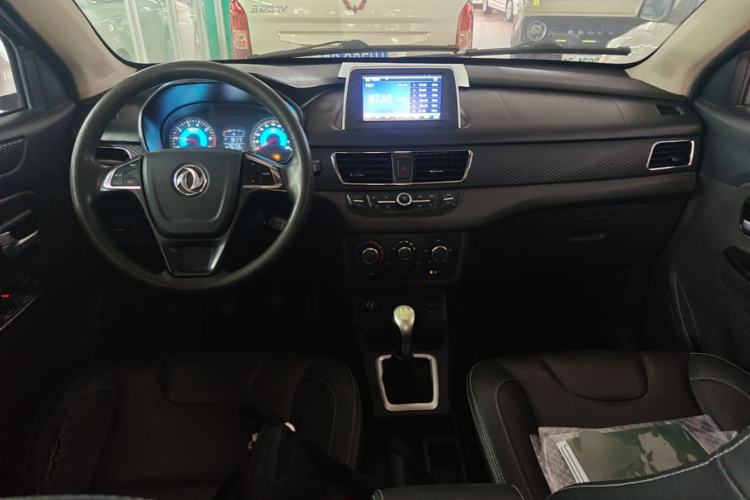 Used Dongfeng Fengon 330 2019 1.5L 330S Manual Comfort Version China VI Standard Center Console