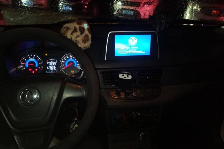 Used Dongfeng Fengon 330 2019 1.5L 330S Manual Luxury Van China VI Standard Center Console