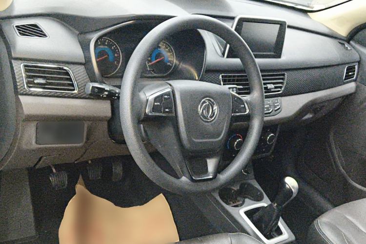Used Dongfeng Fengon 330 2019 1.5L 330S Manual Comfort Version China VI Standard Center Console