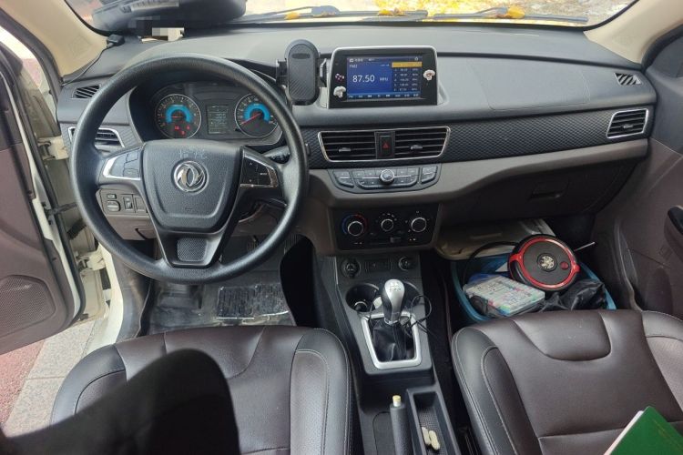 Used Dongfeng Fengon 330 2019 1.5L 330S Manual Comfort Version China VI Standard Center Console