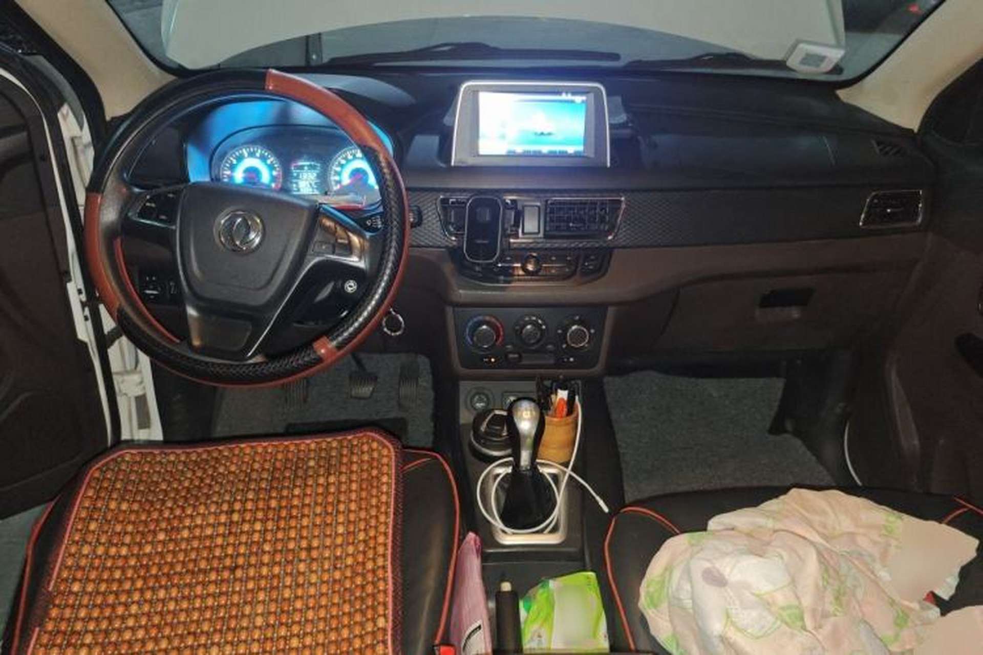 Used Dongfeng Fengon 330 2019 1.5L 330S Manual Comfort Version China VI Standard Center Console