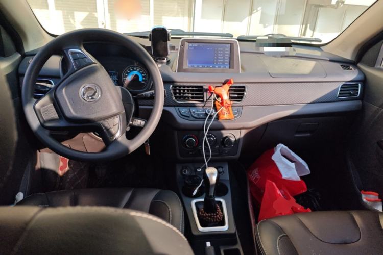 Used Dongfeng Fengon 330 2019 1.5L 330S Manual Comfort Version China VI Standard Center Console