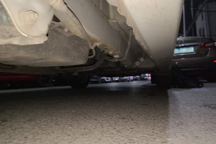 Used Dongfeng Fengon 330 2019 1.5L Manual Practical II China VI Chassis Front Right