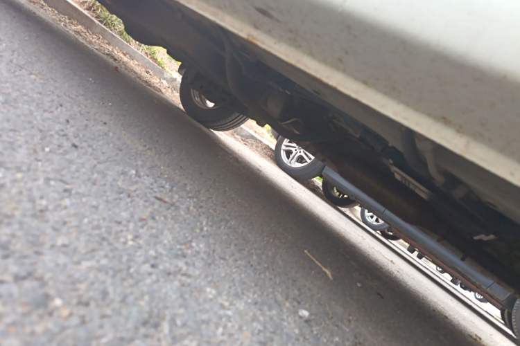 Used Dongfeng Fengon 330 2019 1.5L Manual Practical II China VI Chassis Front Right