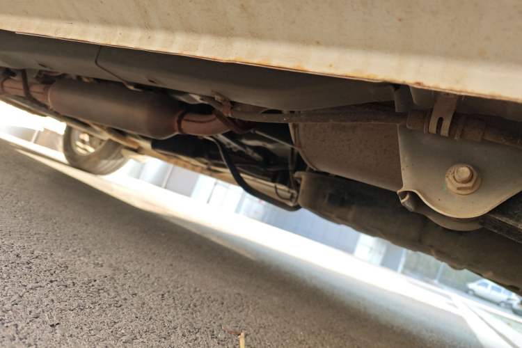 Used Dongfeng Fengon 330 2019 1.5L 330S Manual Comfort Version China VI Standard Chassis Rear Left