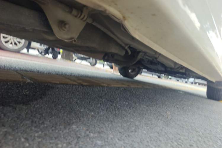 Used Dongfeng Fengon 330 2019 1.5L 330S Manual Comfort Version China VI Standard Chassis Rear Right