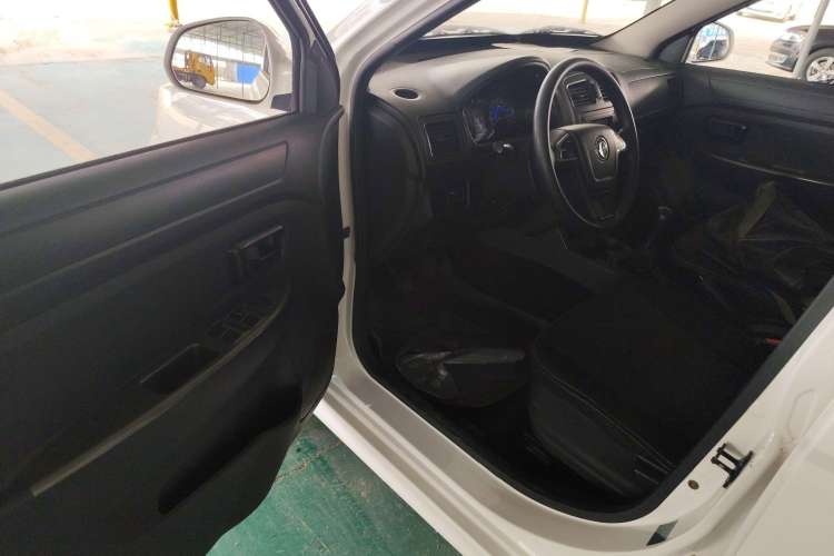 Used Dongfeng Fengon 330 2019 1.5L Manual Utility Grade I China VI Driver Seat