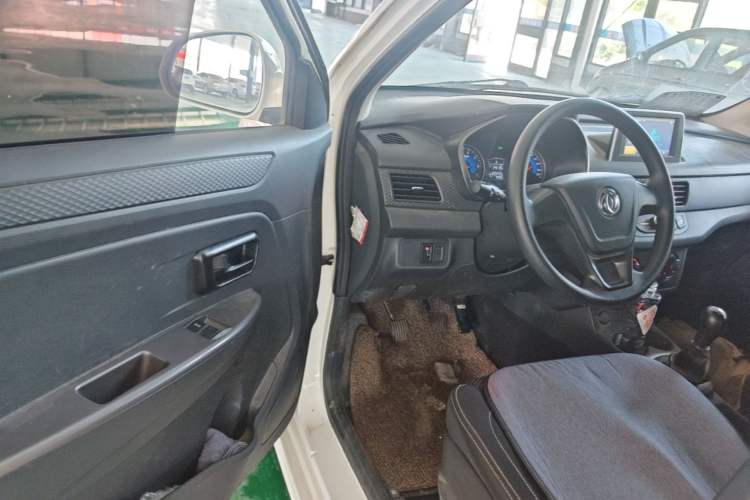 Used Dongfeng Fengon 330 2019 1.5L 330S Manual Luxury Van China VI Standard Driver Seat