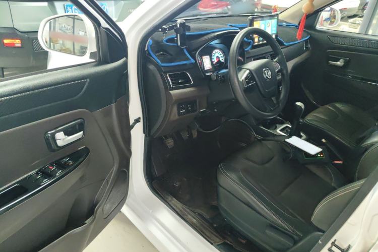 Used Dongfeng Fengon 330 2019 1.5L 330S Manual Comfort Version China VI Standard Driver Seat
