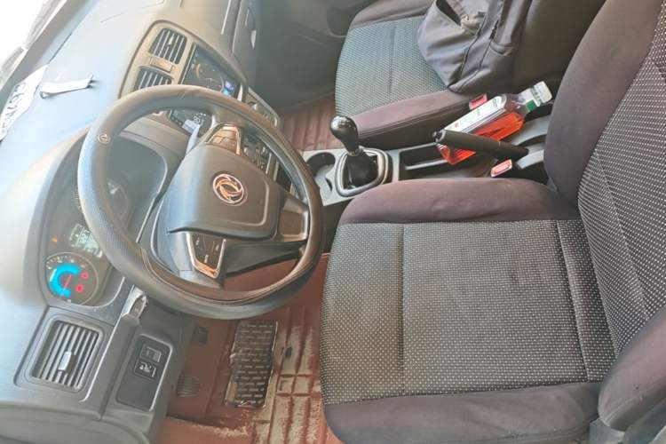 Used Dongfeng Fengon 330 2019 1.5L Manual Utility Grade I China VI Driver Seat
