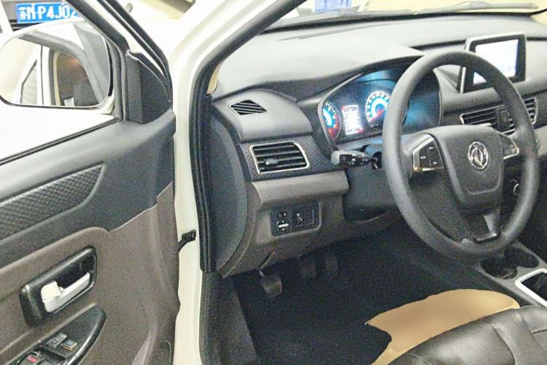 Used Dongfeng Fengon 330 2019 1.5L 330S Manual Comfort Version China VI Standard Driver Seat
