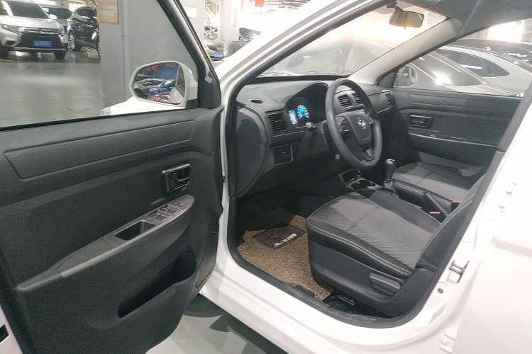 Used Dongfeng Fengon 330 2019 1.5L Manual Practical II China VI Driver Seat