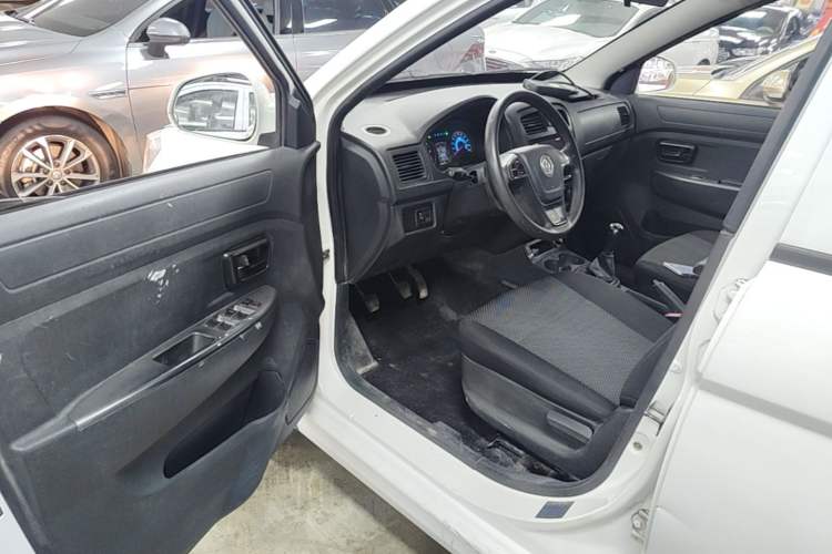 Used Dongfeng Fengon 330 2019 1.5L Manual Utility Grade I China VI Driver Seat
