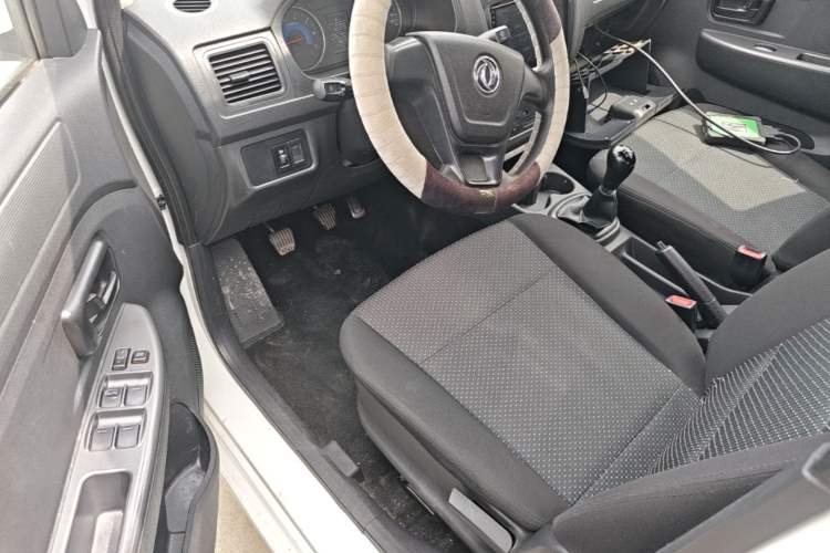 Used Dongfeng Fengon 330 2019 1.5L Manual Practical II China VI Driver Seat